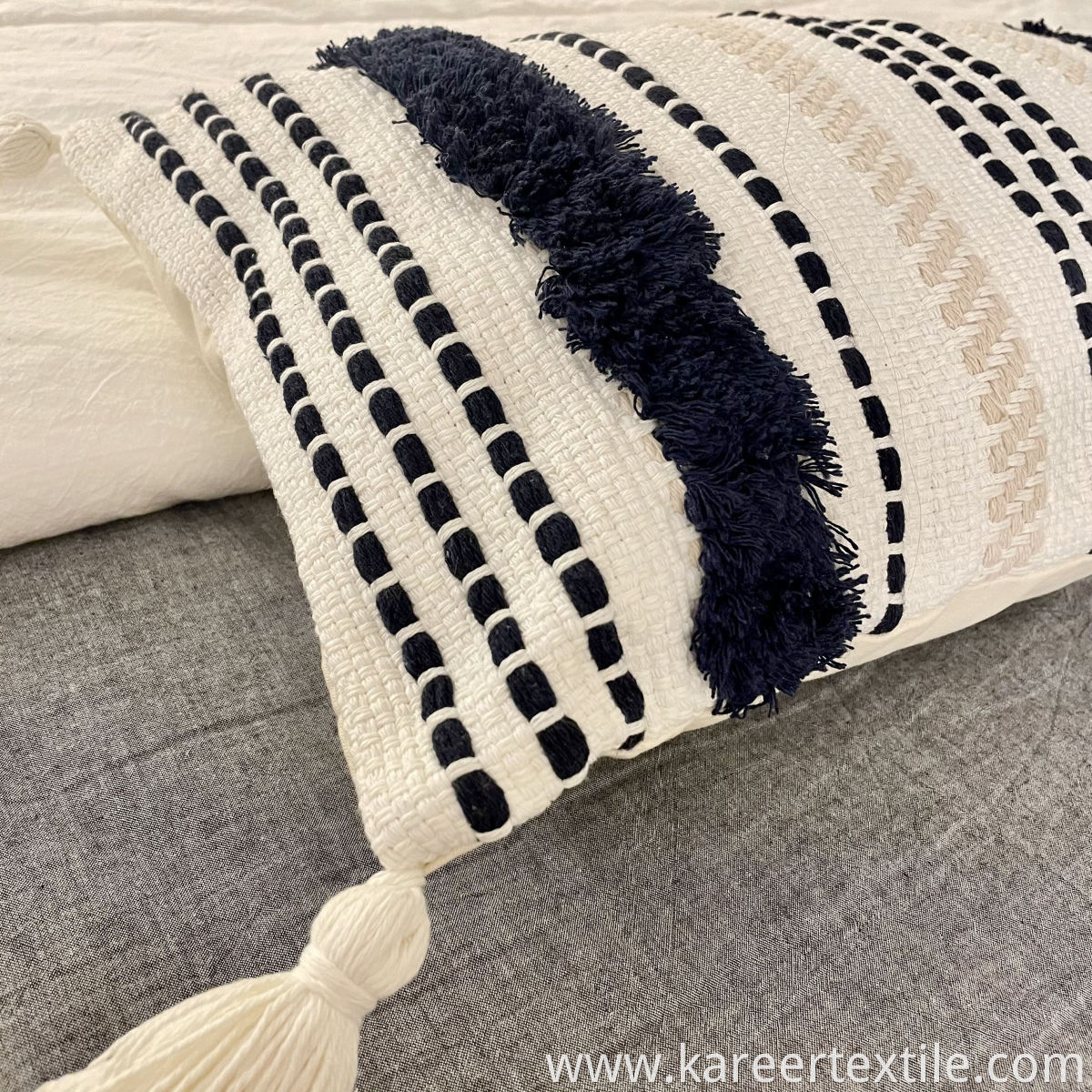 New Arrival Striped Pattern Cushion Bed Decor Long Cushion Cover with Tassels Decoration Woven Home Decor